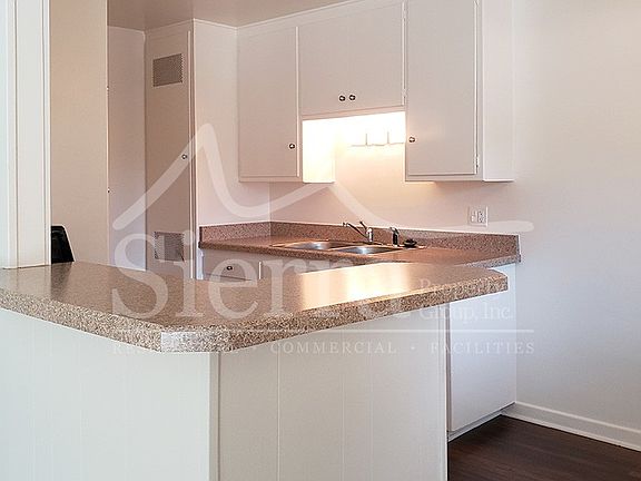 5th image of 29 Broadmoor Plz Unit 6