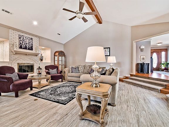 3rd image of 301 Evergreen Dr