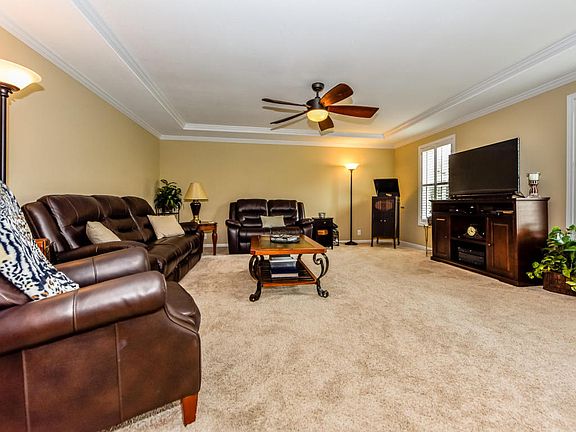 4th image of 2011 Chesterfield Dr