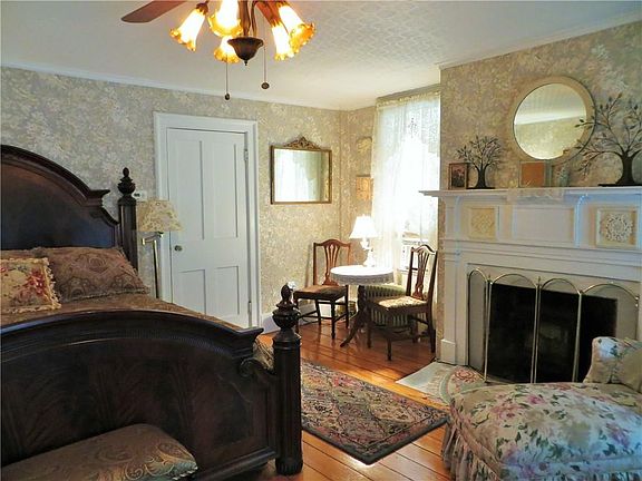 5th image of 439 N Main St