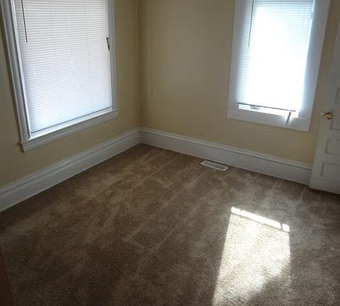 3rd image of 1620 25th Ave N