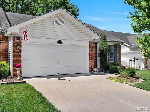 2nd image of 10237 Carlton Place Ct