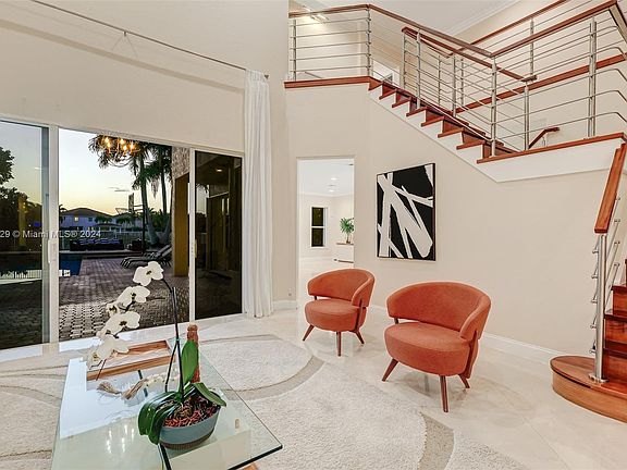5th image of 1018 Waterside Cir
