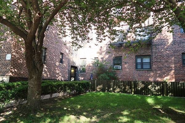 1st image of 2021 Crescent St APT 1A