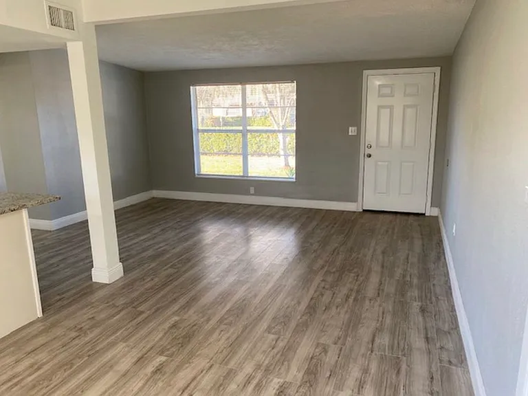 1503 Hampton Rd — Photo 5