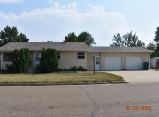 134 1st Ave SE, Garrison, ND 58540