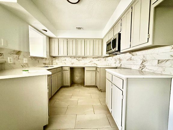 4th image of 1921 Ashley Dr