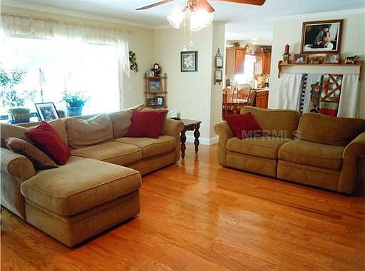 4th image of 3721 Redwood Dr