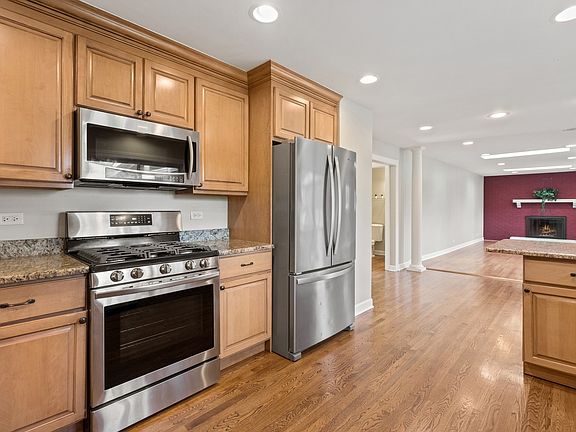 4th image of 578 Revere Ave