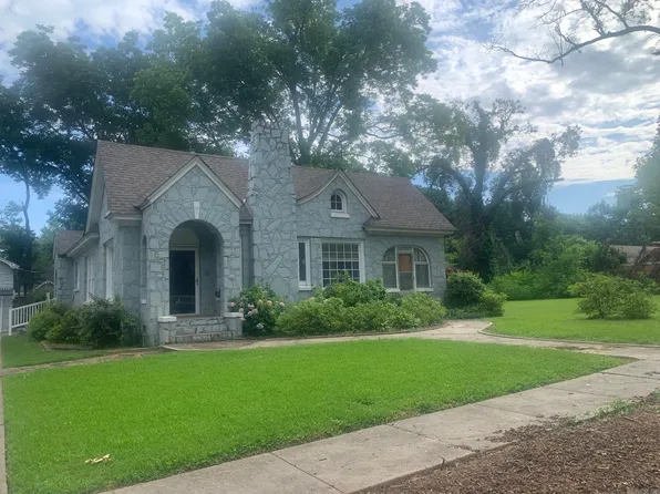 412 W 6th St, Stuttgart, AR 72160