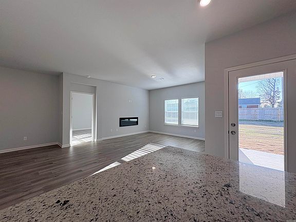 5th image of 84 Clearwater Dr