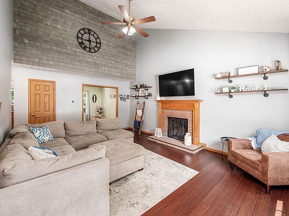 4th image of 1517 Meadowlark Ln