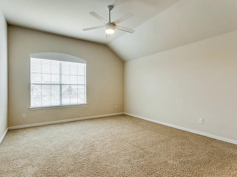 432 Bristol St — Photo 15