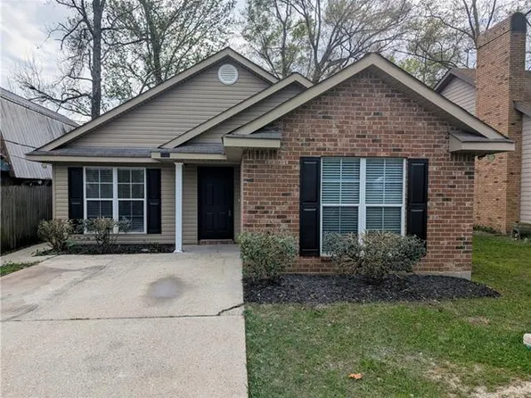 2140 Dupard St, Mandeville, LA 70448