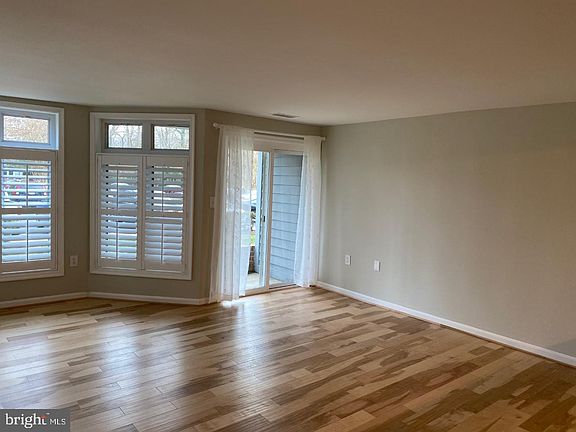 5th image of 1129 Lake Heron Dr APT 1A