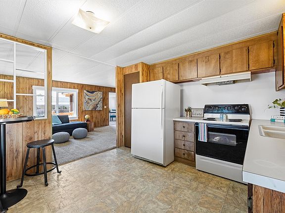 4th image of 801 NE Dawson Street
