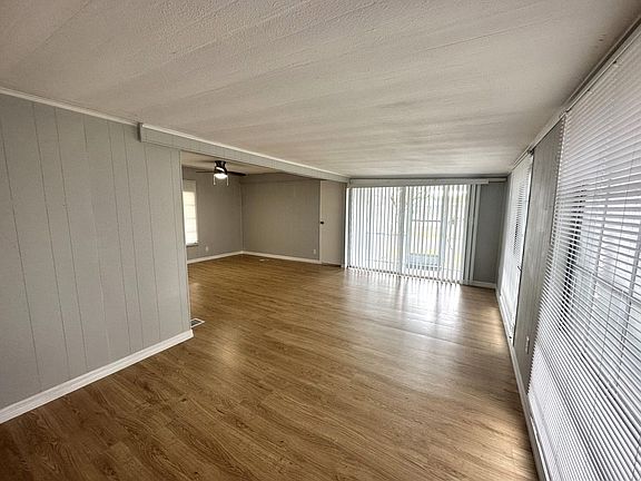 3rd image of 2735 Teakwood Blvd