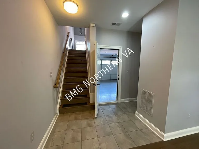 10679 Yorktown Ct — Photo 35