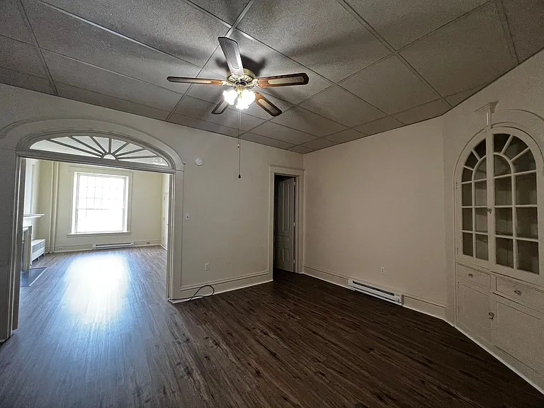 212 E Main St - DNTF — Photo 7