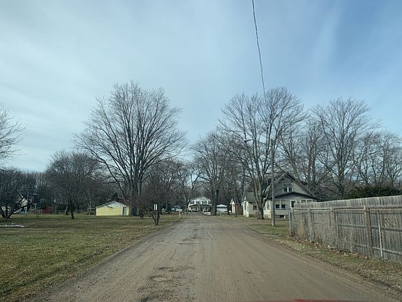 4th image of 6458 Gilmore St