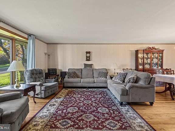 3rd image of 1244 Imperial Rd