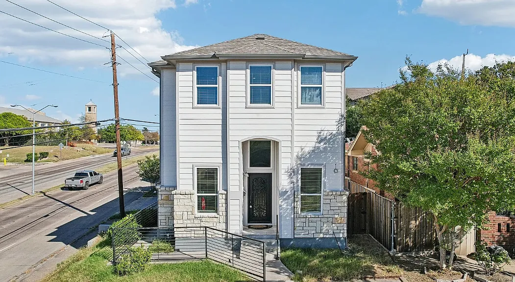 Building Photo - 422 N Marlborough Ave