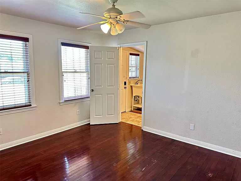 5222 Avenue O — Photo 12