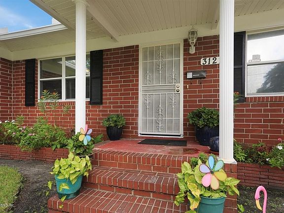 2nd image of 3121 Honeywood Dr