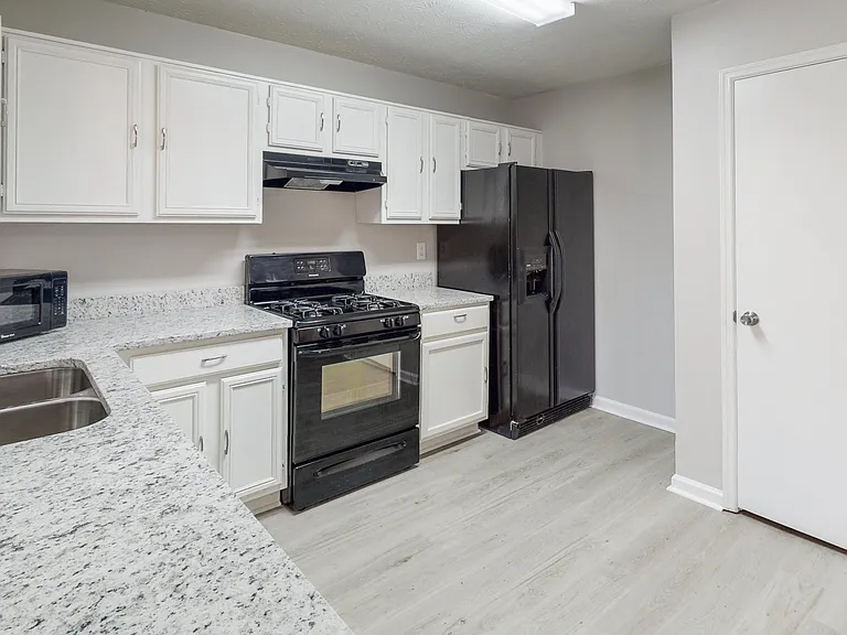 410 Lake Dylan Ct — Photo 14