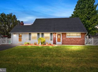 27 Plumtree Rd, Levittown, PA 19056