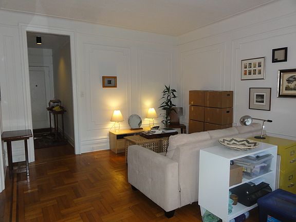 3rd image of 3118 Crescent St #1B