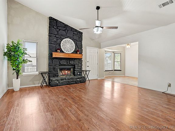 5th image of 1415 E 138th Pl