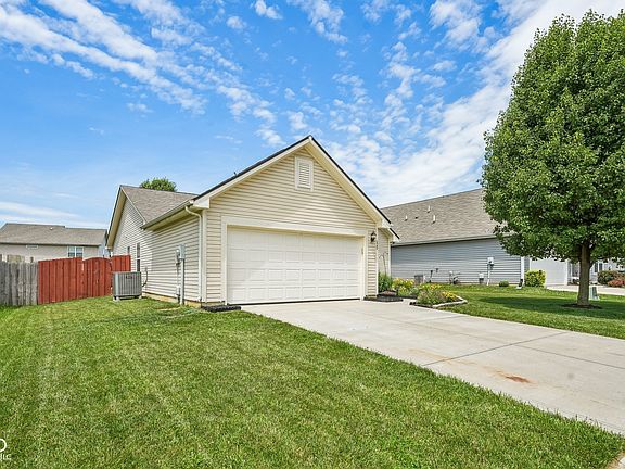 3rd image of 620 Bobtail Dr