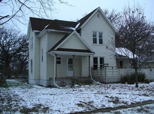 915 N 5th St, Estherville, IA 51334