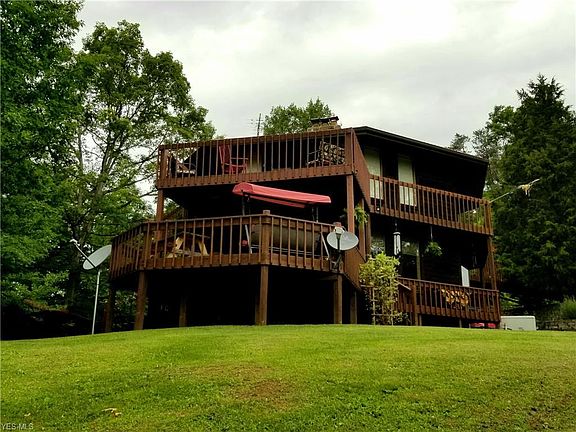 3rd image of 807 Country Comfort Ln