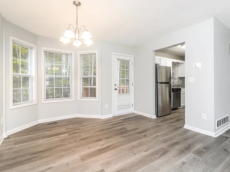732 Newport Dr — Photo 9