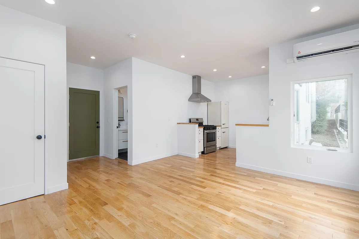 Building Photo - 3700 W Sunset Blvd #2