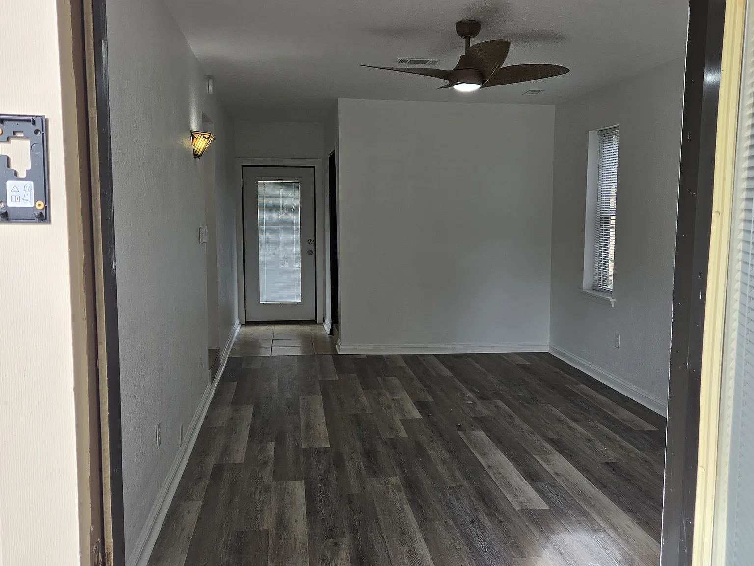 2 bed, 1000 sqft, $1,300 — Photo 2