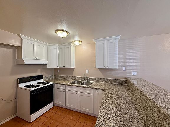 5th image of 1134 W Stoneridge Ct APT D