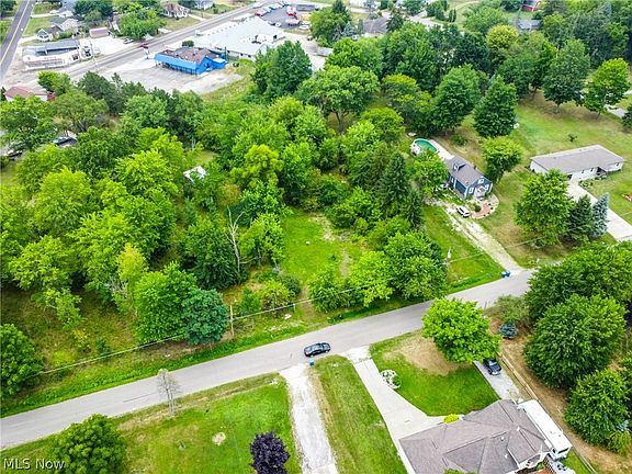 5th image of 3552 Woodlawn Dr