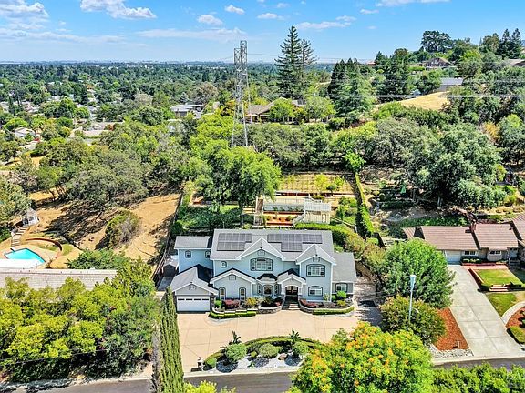 2nd image of 212 Fern Way