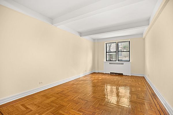 1st image of 110 Bennett Ave APT 6D