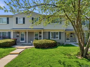 26700 Franklin Pointe Dr, Southfield, MI 48034