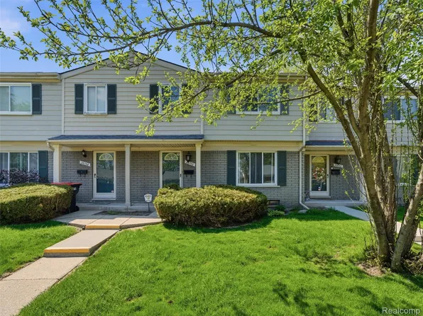 26700 Franklin Pointe Dr, Southfield, MI 48034