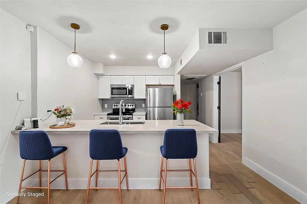 3 bed, 2.5 bath, 1235 sqft, $1,900 — Photo 4