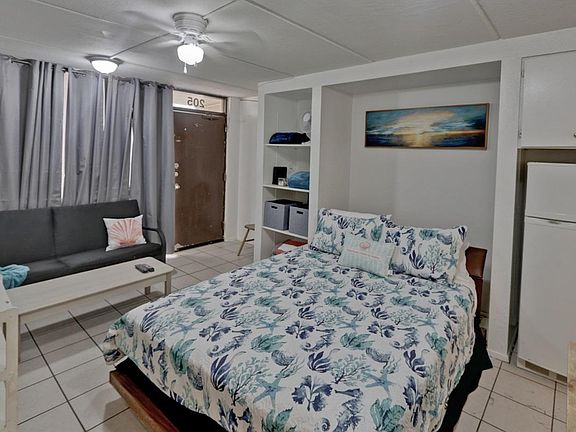 5th image of 110 E Pompano St Unit 205