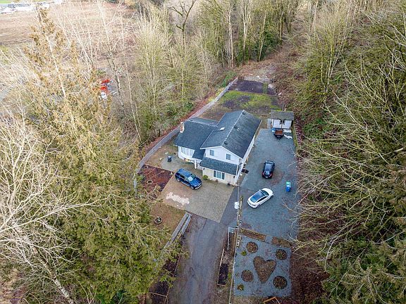 3rd image of 4210 Gladwin Rd