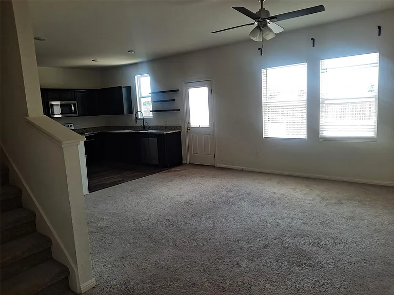 225 Rainey Dr — Photo 4