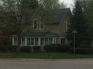 831 S Leroy St, Fenton, MI 48430