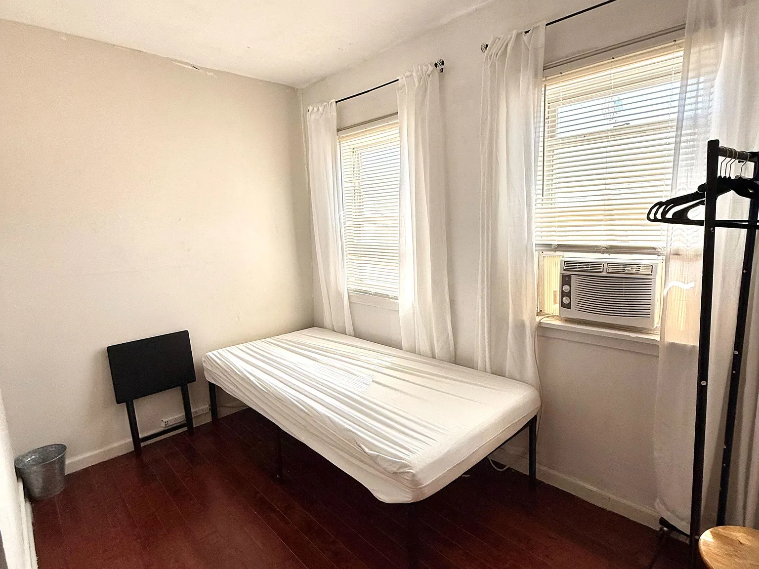 4 bed, 2.0 bath, 2000 sqft, $836 — Photo 2